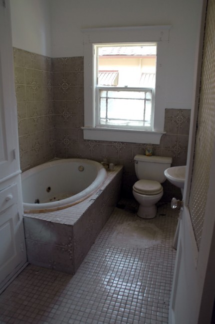 Jacuzzi/garden tub with golden trim.