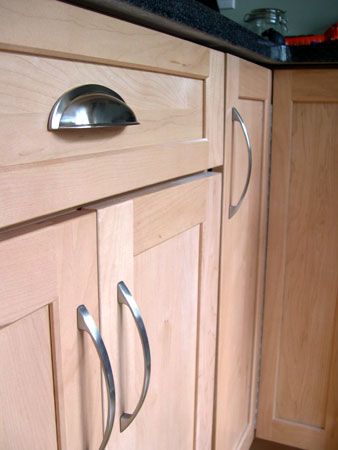 Installing kitchen pulls