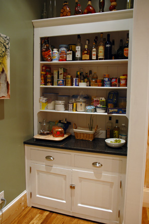 Kitchen butler's pantry