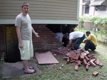 Re-pointing brick